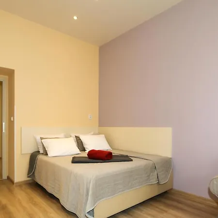 Luxury Machova * Prague