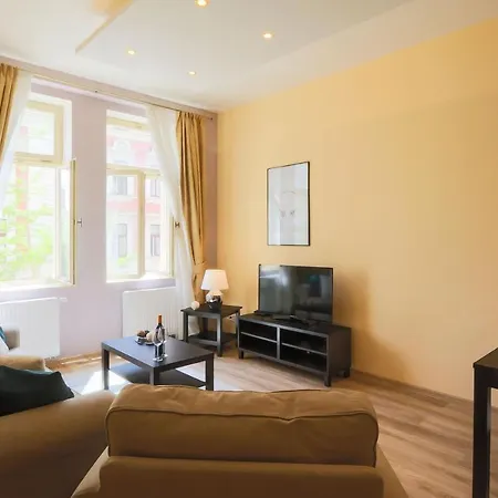 Luxury Machova
