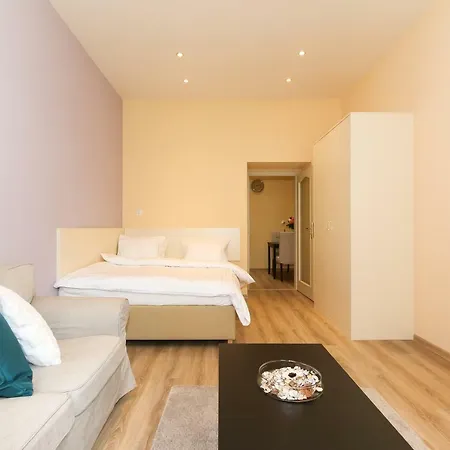 Luxury Machova * Prague
