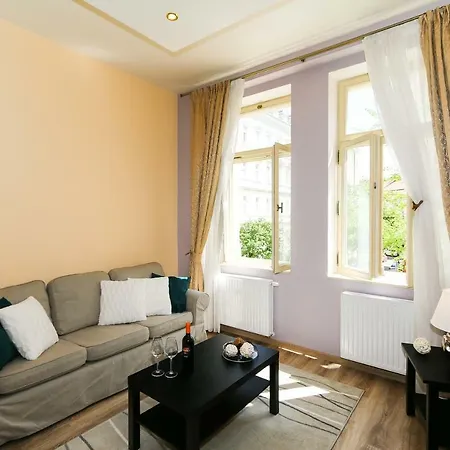 Luxury Machova *
