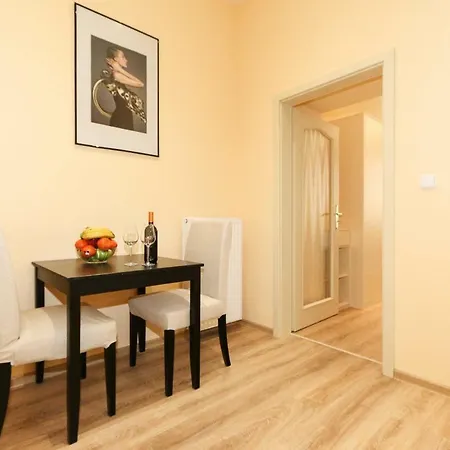 Luxury Machova * Prague
